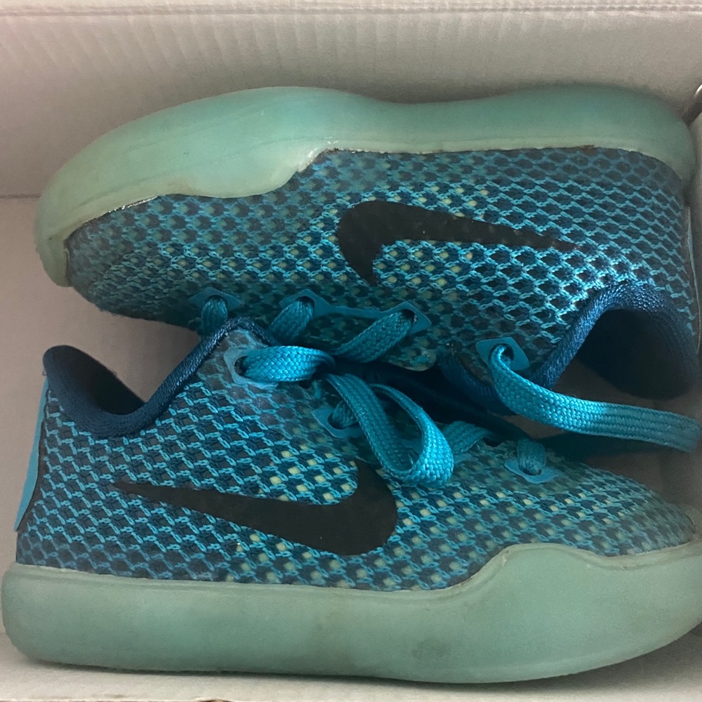 Kobe x